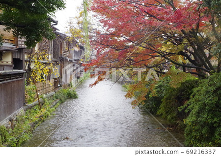 Gion Shirakawa in late autumn 69216337
