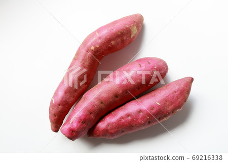 Sweet potato (white background) Sweet potato (white background) 69216338