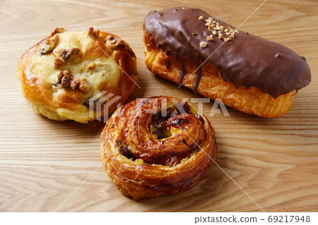 Sweet bread Sweet bread 69217948