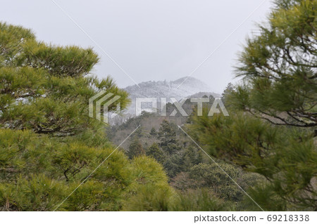 Mount Hiei snow scene 69218338