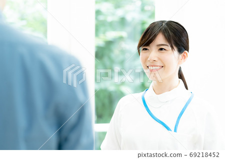 微笑的女護士[肖像] 69218452