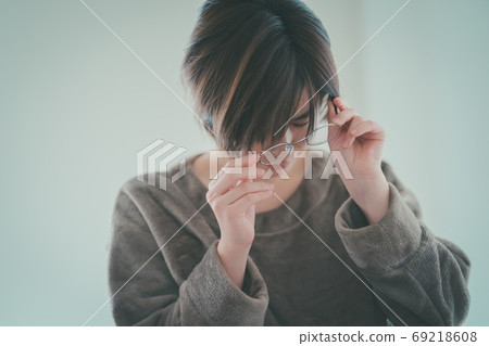 醒來 睡醒 早晨 69218608