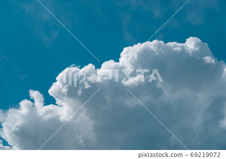 Summer sky Cumulonimbus in the late summer sky Light tone Summer sky Cumulonimbus in the late summer sky Light tone 69219072