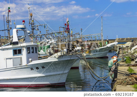 A fishing boat anchored at the port at Akasaki Port, Kotoura Town 69219187