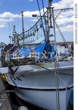 A fishing boat anchored at the port at Akasaki Port, Kotoura Town A fishing boat anchored at the port at Akasaki Port, Kotoura Town 69219190