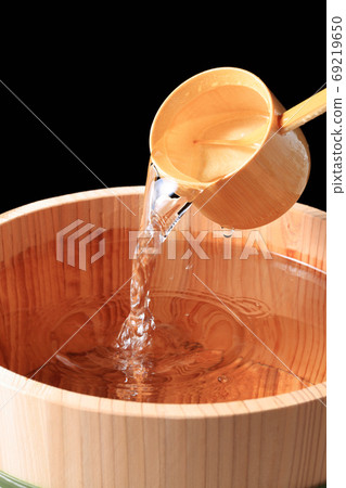 桶中清酒的形象 桶中清酒的形象 69219650