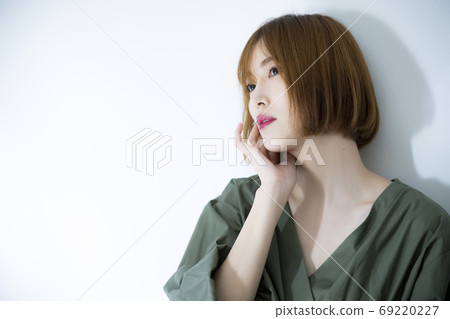 Women beauty hair care 69220227