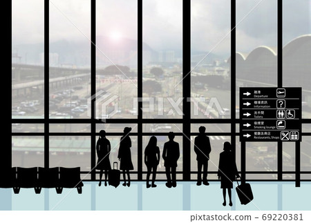 People in the lobby of an international airport 69220381