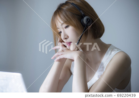 Headset online distribution telework 69220439