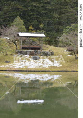 Shogakuin Umi Nobu Ukinawa沐浴凳的一顆松樹的珍珠 Shogakuin Umi Nobu Ukinawa沐浴凳的一顆松樹的珍珠 69221069