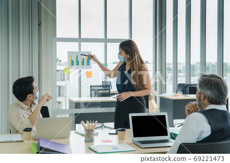 Business people wearing masks working together 69221473