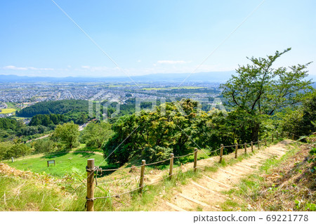 Scenery of Kasugayama Castle Ruins: View from near Ninomaru Scenery of Kasugayama Castle Ruins: View from near Ninomaru 69221778