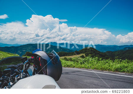 自行車旅行夏季山口通過積雨雲C-4霧面青色上升 自行車旅行夏季山口通過積雨雲C-4霧面青色上升 69221803