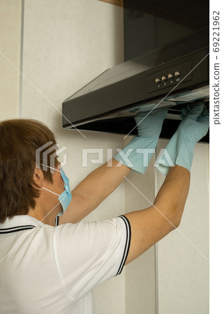 Range hood fan cleaning 69221962