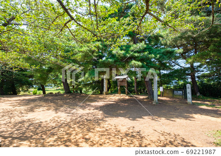 Scenery of Kasugayama Castle Ruins: Honmaru Scenery of Kasugayama Castle Ruins: Honmaru 69221987