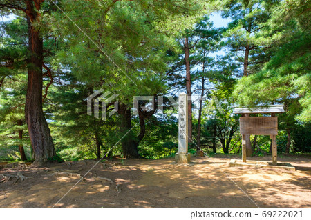 春日山城遺址:本丸 春日山城遺址:本丸 69222021