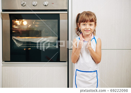 Girl waiting for cake Girl waiting for cake 69222098