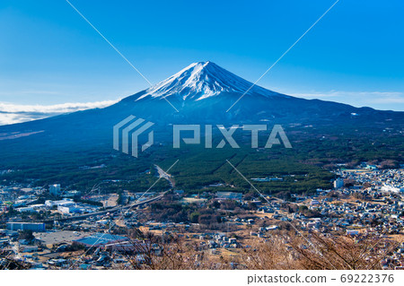 Fuji seen from Lake Kawaguchi Tenjoyama Park in Yamanashi Prefecture Fuji seen from Lake Kawaguchi Tenjoyama Park in Yamanashi Prefecture 69222376