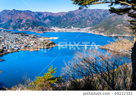 從山梨縣川口天上山公園看的川口湖 從山梨縣川口天上山公園看的川口湖 69222381