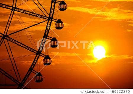 葛西臨海公園夕陽下的摩天輪 葛西臨海公園夕陽下的摩天輪 69222870