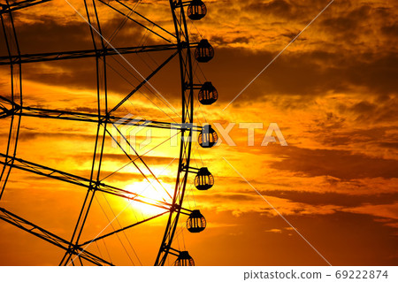 Ferris wheel shining in the setting sun, Kasai Rinkai Park Ferris wheel shining in the setting sun, Kasai Rinkai Park 69222874