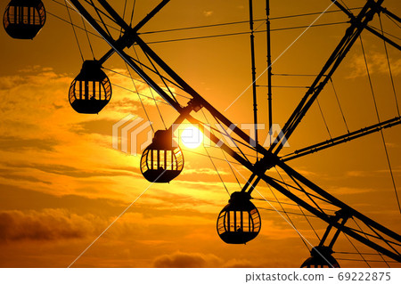 葛西臨海公園夕陽下的摩天輪 葛西臨海公園夕陽下的摩天輪 69222875