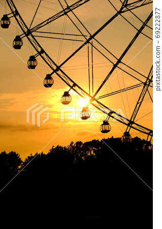 Ferris wheel shining in the setting sun, Kasai Rinkai Park 69222877