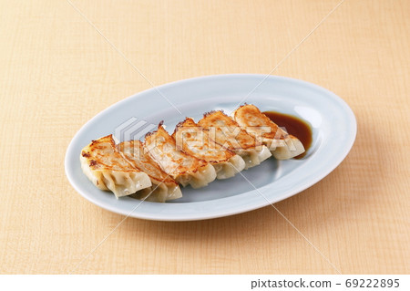 煎餃子 69222895