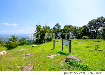 Scenery of Kasugayama Castle Ruins: Sannomaru Scenery of Kasugayama Castle Ruins: Sannomaru 69224695