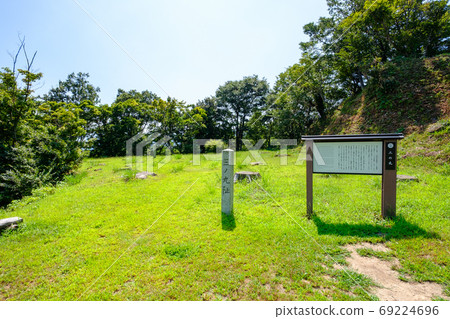 Scenery of Kasugayama Castle Ruins: Sannomaru Scenery of Kasugayama Castle Ruins: Sannomaru 69224696