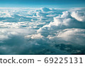 從飛機上俯瞰雲層1 69225131