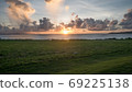 沖繩石垣島地平線上的日落 69225138