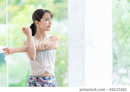 女人伸展 女人伸展 69225882