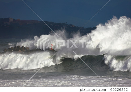 洶湧的波浪 洶湧的波浪 69226232