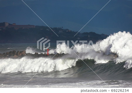 洶湧的波浪 洶湧的波浪 69226234