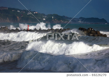 Surging waves 69226270