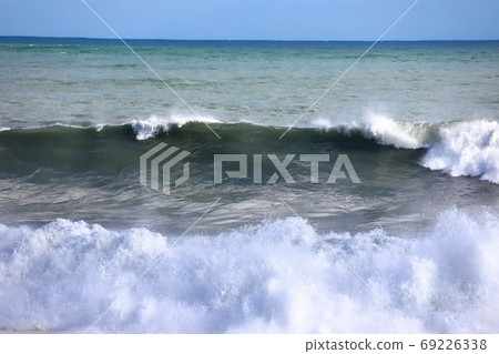 Large waves 69226338