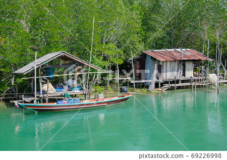 The Little Cottage of Fisherman is Beside the River. The Little Cottage of Fisherman is Beside the River. 69226998