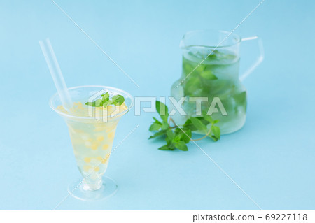 Muscat jelly and herbal tea 69227118