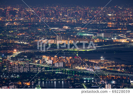 《大阪府》大阪市中心的夜景和日本的三大夜景(來自九瀨瀨戶) 《大阪府》大阪市中心的夜景和日本的三大夜景(來自九瀨瀨戶) 69228039