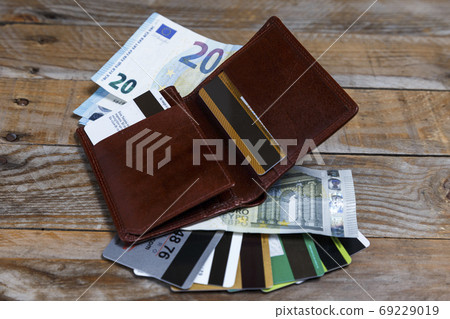 Banknotes, euro coins and credit cards Banknotes, euro coins and credit cards 69229019
