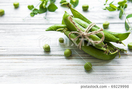 Pods of green peas Pods of green peas 69229998