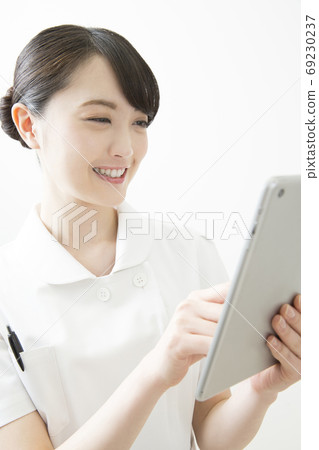 護士看電子病歷 護士看電子病歷 69230237