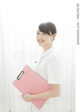 微笑的護士 微笑的護士 69230238