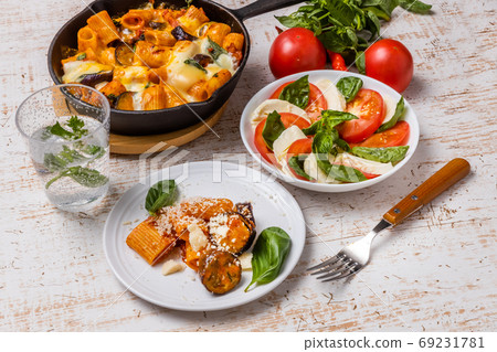 Italian pasta with simple tomato sauce Italian pasta with simple tomato sauce 69231781