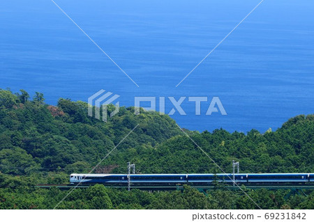 穿越森林和海洋的Odoriko E257系列更新車 穿越森林和海洋的Odoriko E257系列更新車 69231842