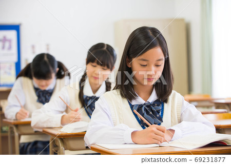 Junior high school girls taking classes 69231877