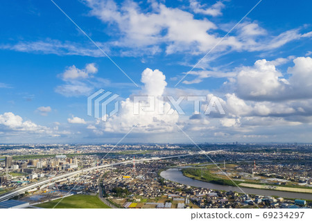 Cityscape panorama cumulonimbus Cityscape panorama cumulonimbus 69234297