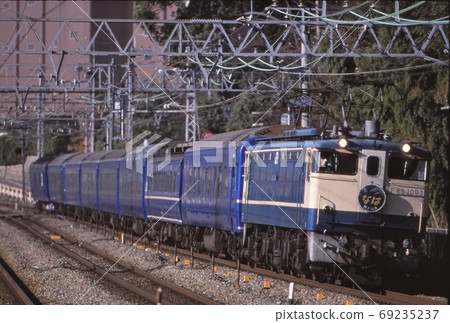 JR West EF65+JR Kyushu Series 24 Sleeper Limited Express Naha 69235237