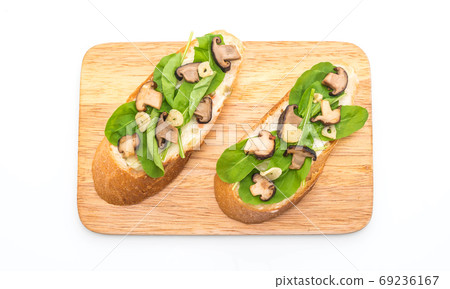 bread with rocket and shiitake mushroom bread with rocket and shiitake mushroom 69236167